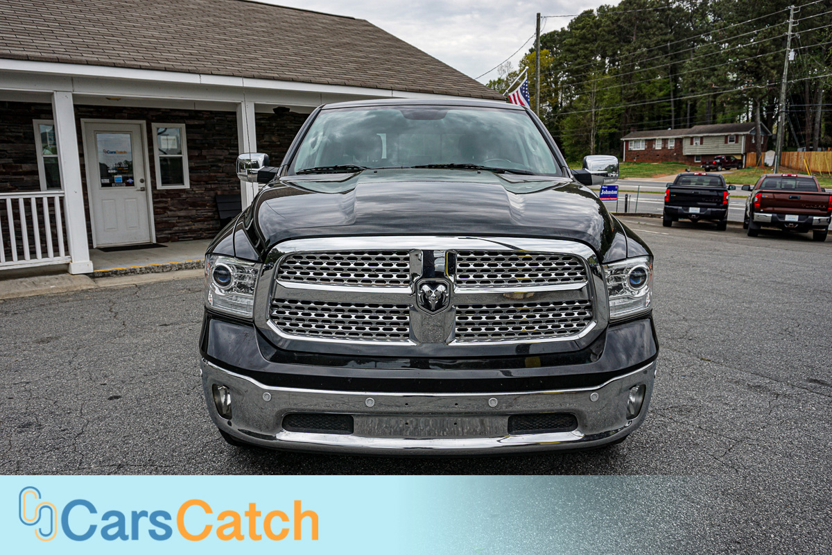 CARSCATCH - Used vehicle - Truck RAM 1500 2017