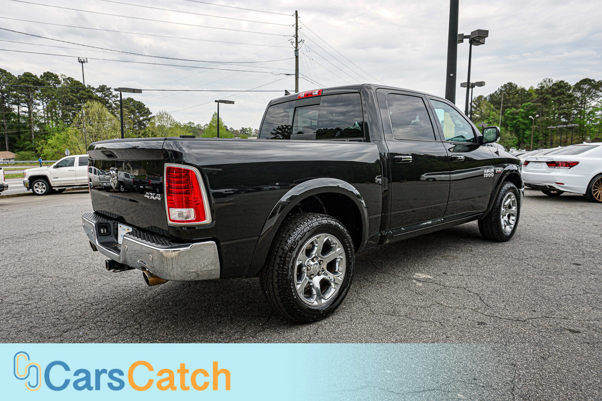 CARSCATCH - Used vehicle - Truck RAM 1500 2017