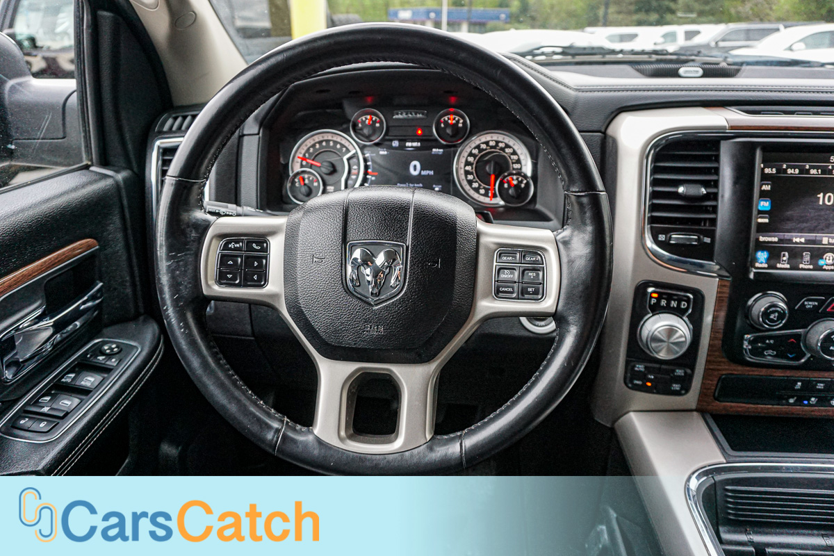 CARSCATCH - Used vehicle - Truck RAM 1500 2017