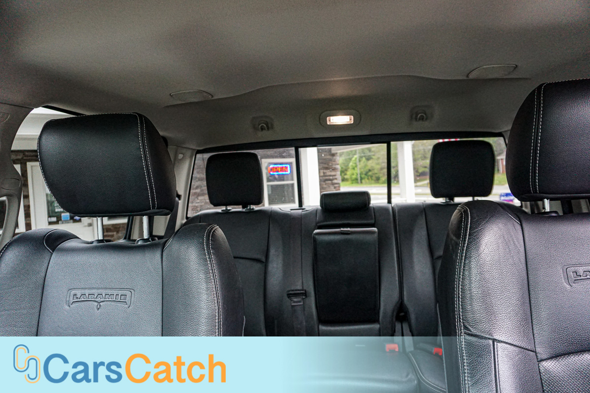 CARSCATCH - Used vehicle - Truck RAM 1500 2017