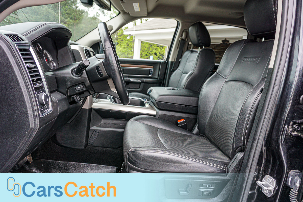 CARSCATCH - Used vehicle - Truck RAM 1500 2017