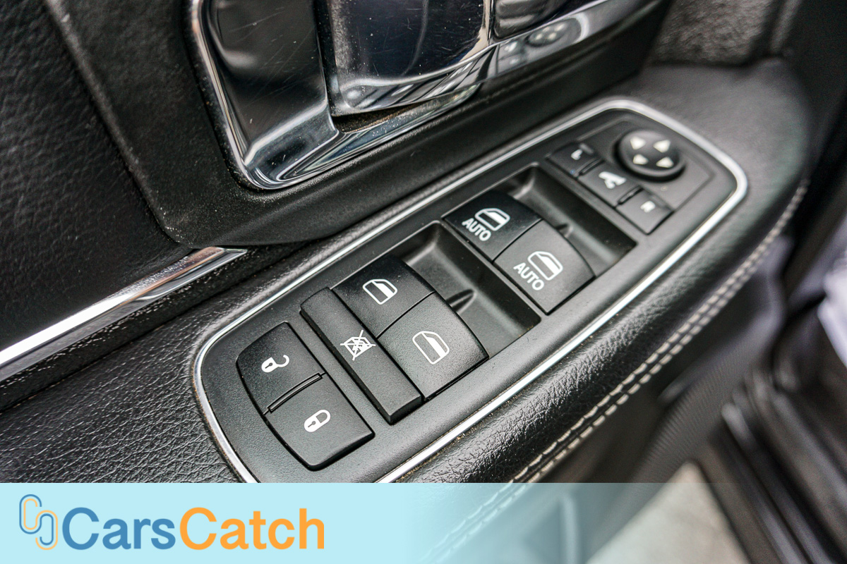 CARSCATCH - Used vehicle - Truck RAM 1500 2017