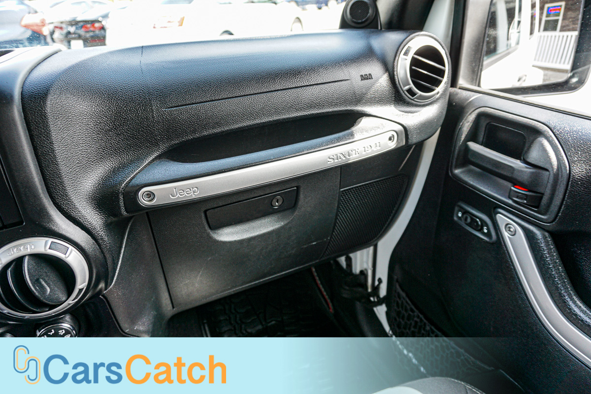 CARSCATCH - Used vehicle - SUV JEEP WRANGLER 2014