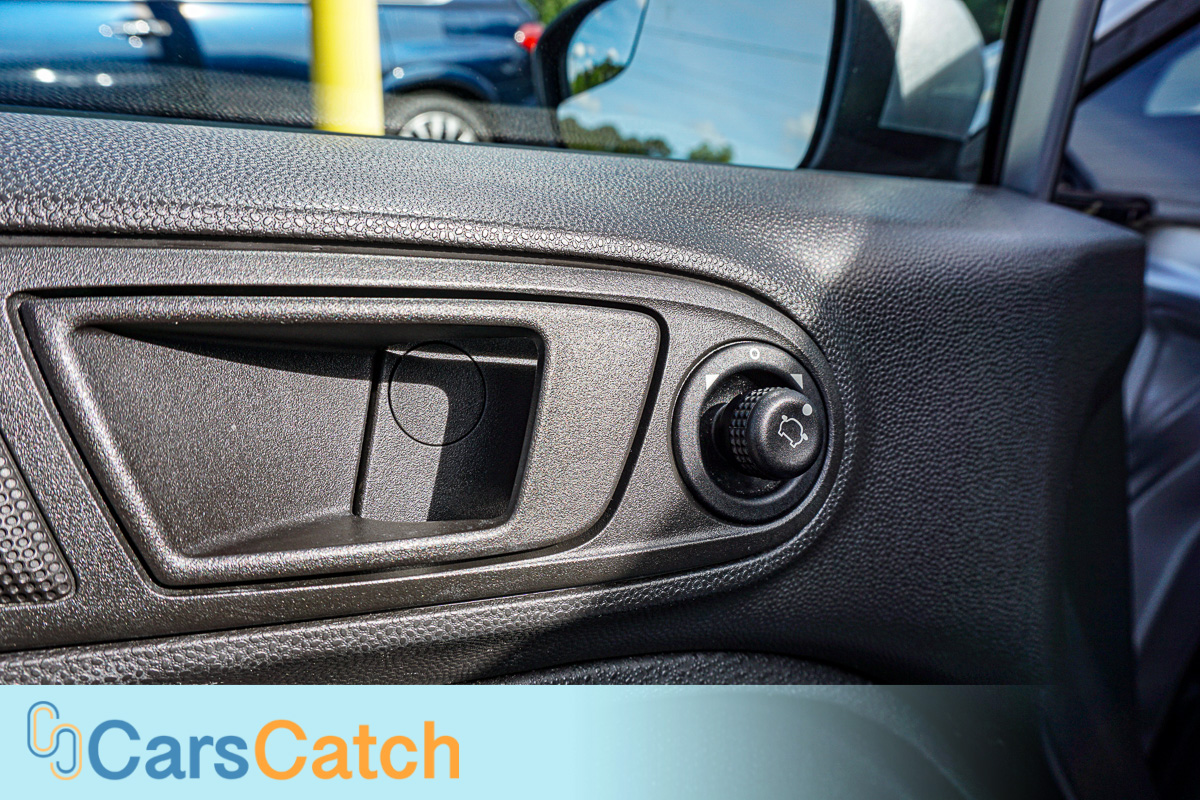 CARSCATCH - Used vehicle - Sedan FORD FIESTA 2014