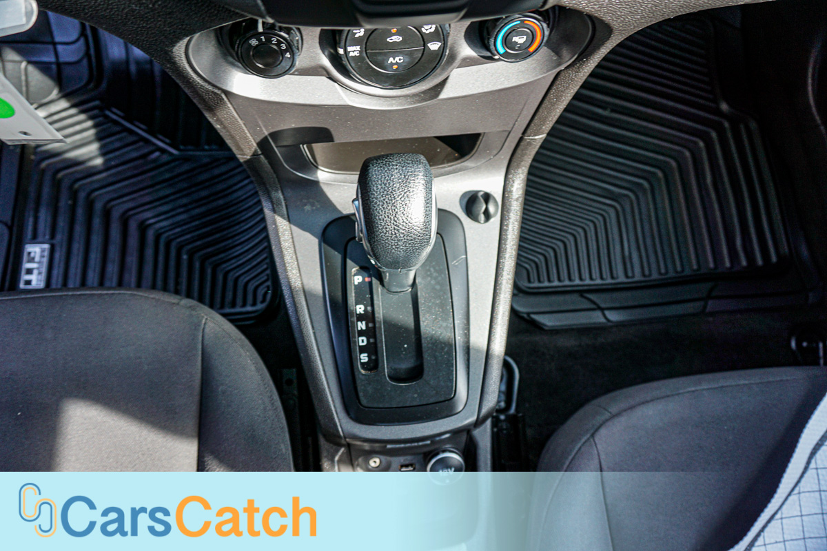 CARSCATCH - Used vehicle - Sedan FORD FIESTA 2014