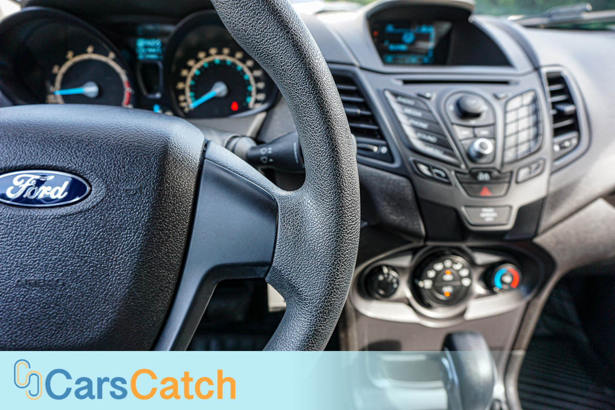 CARSCATCH - Used vehicle - Sedan FORD FIESTA 2014