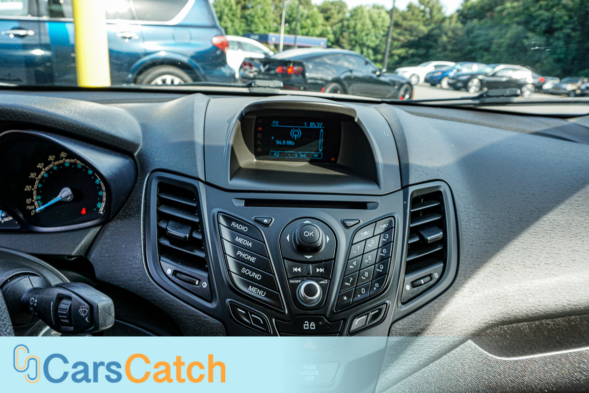 CARSCATCH - Used vehicle - Sedan FORD FIESTA 2014