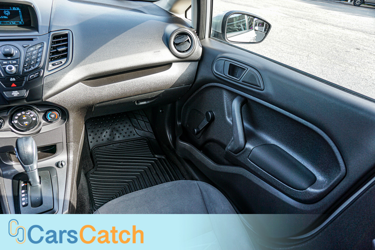 CARSCATCH - Used vehicle - Sedan FORD FIESTA 2014
