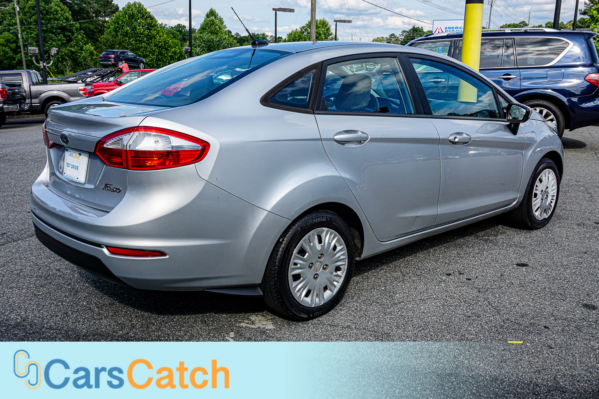 CARSCATCH - Used vehicle - Sedan FORD FIESTA 2014