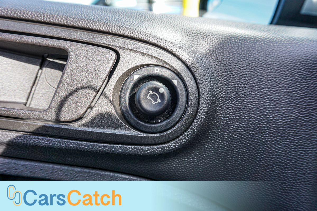 CARSCATCH - Used vehicle - Sedan FORD FIESTA 2014