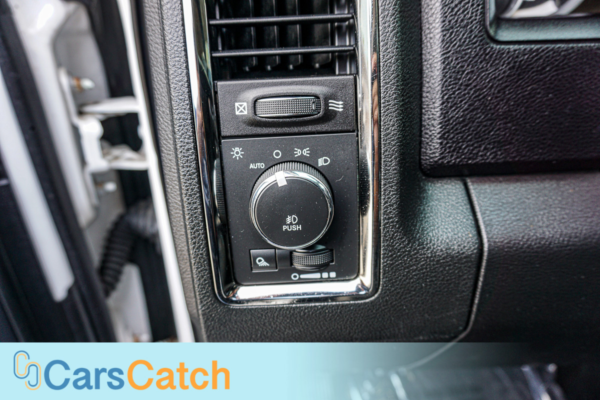 CARSCATCH - Used vehicle - Truck RAM 1500 2014