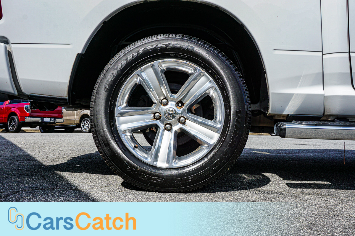 CARSCATCH - Used vehicle - Truck RAM 1500 2014