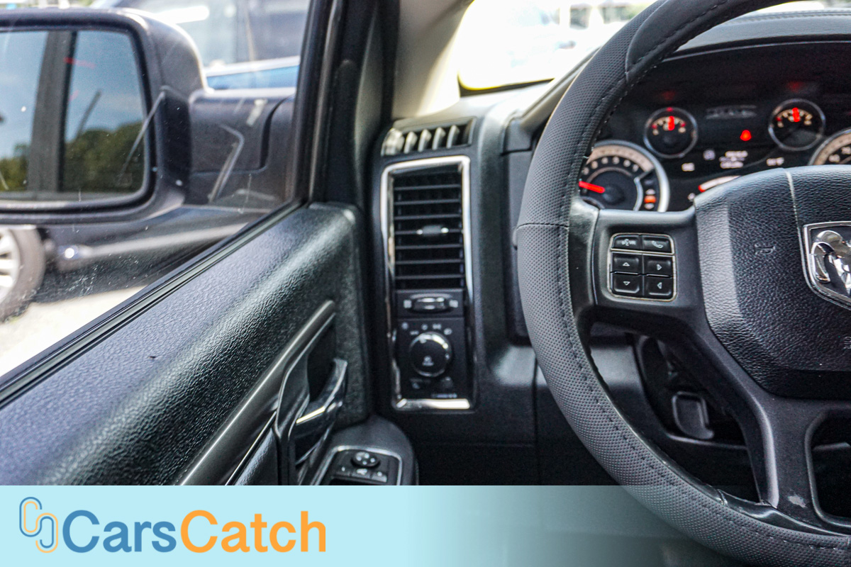 CARSCATCH - Used vehicle - Truck RAM 1500 2014