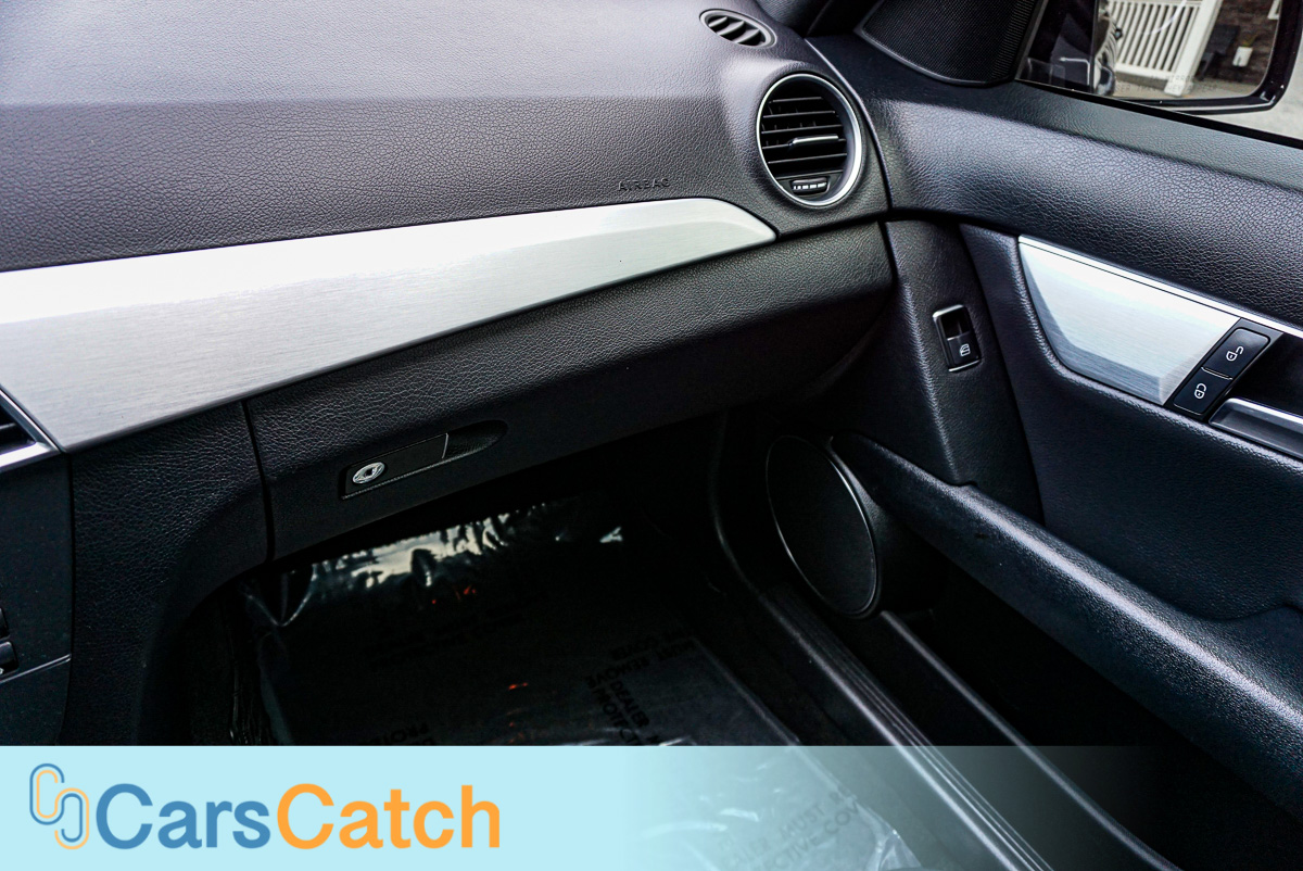 CARSCATCH - Used vehicle - Sedan MERCEDES-BENZ C-CLASS 2012