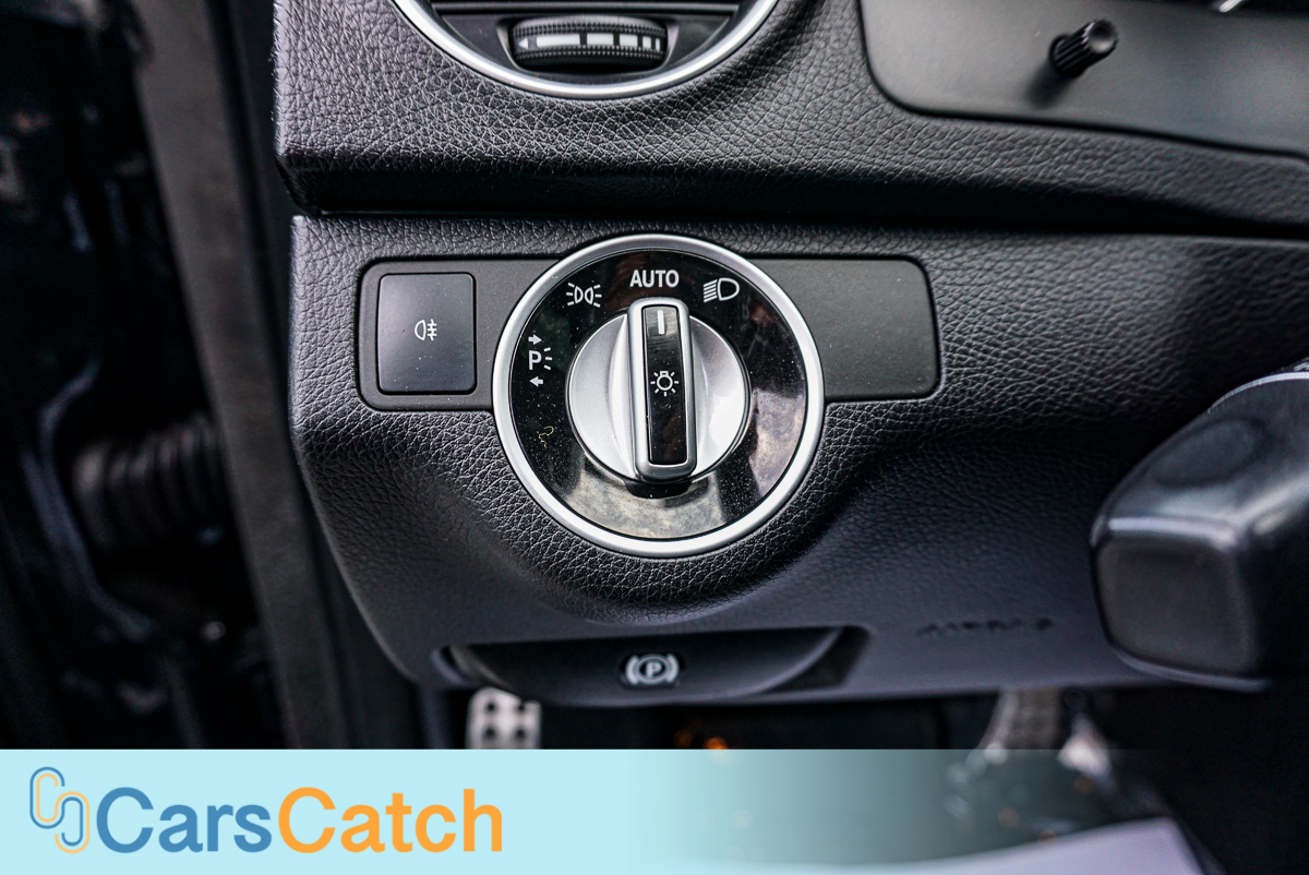 CARSCATCH - Used vehicle - Sedan MERCEDES-BENZ C-CLASS 2012