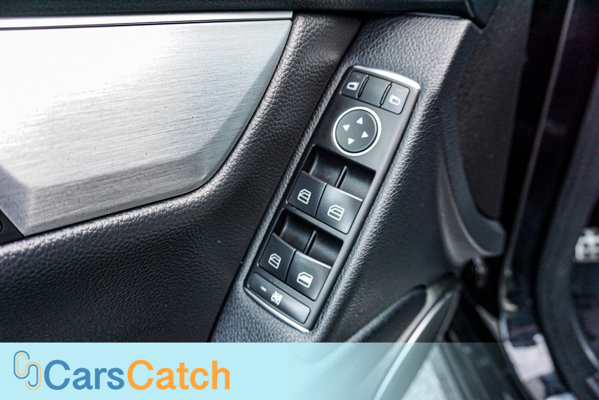 CARSCATCH - Used vehicle - Sedan MERCEDES-BENZ C-CLASS 2012