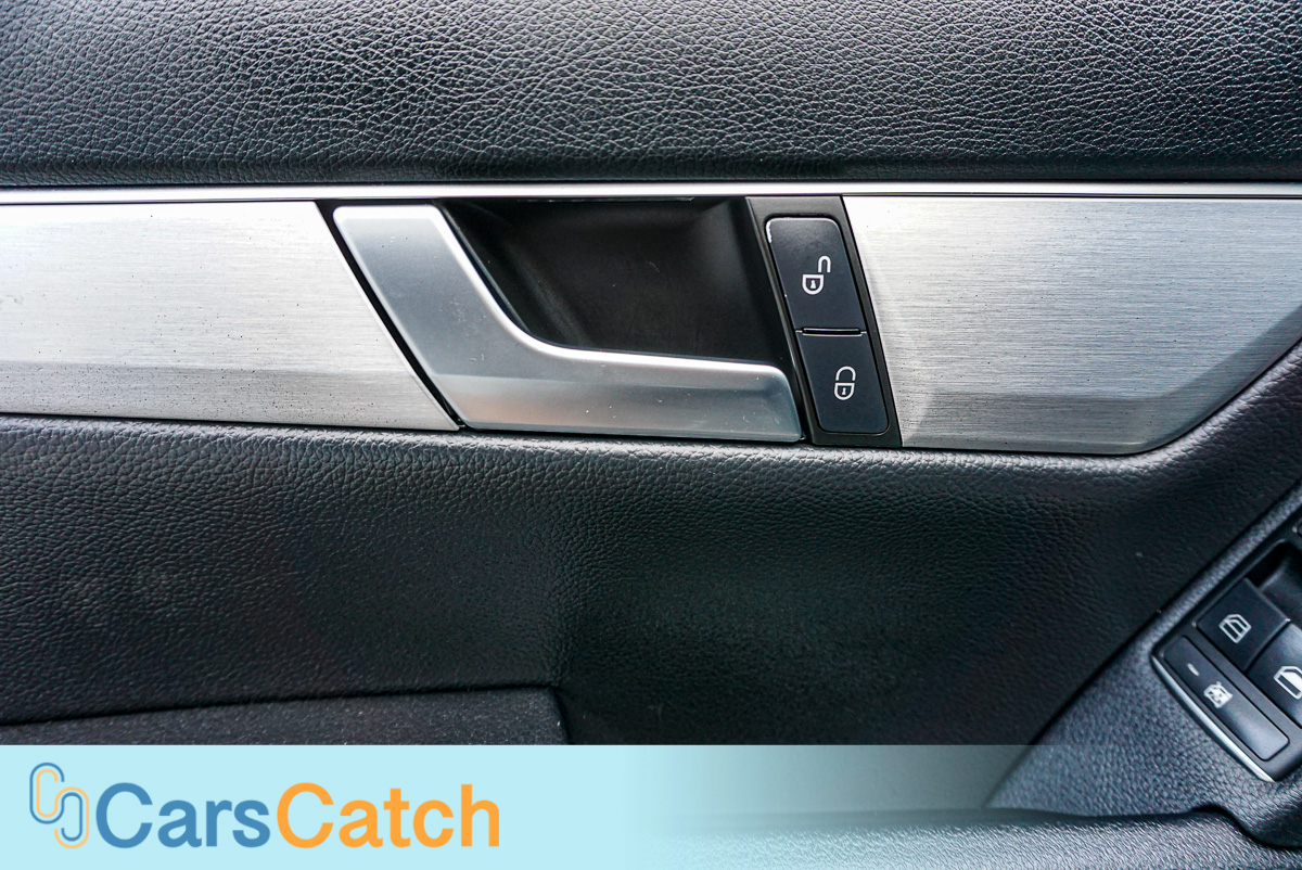 CARSCATCH - Used vehicle - Sedan MERCEDES-BENZ C-CLASS 2012