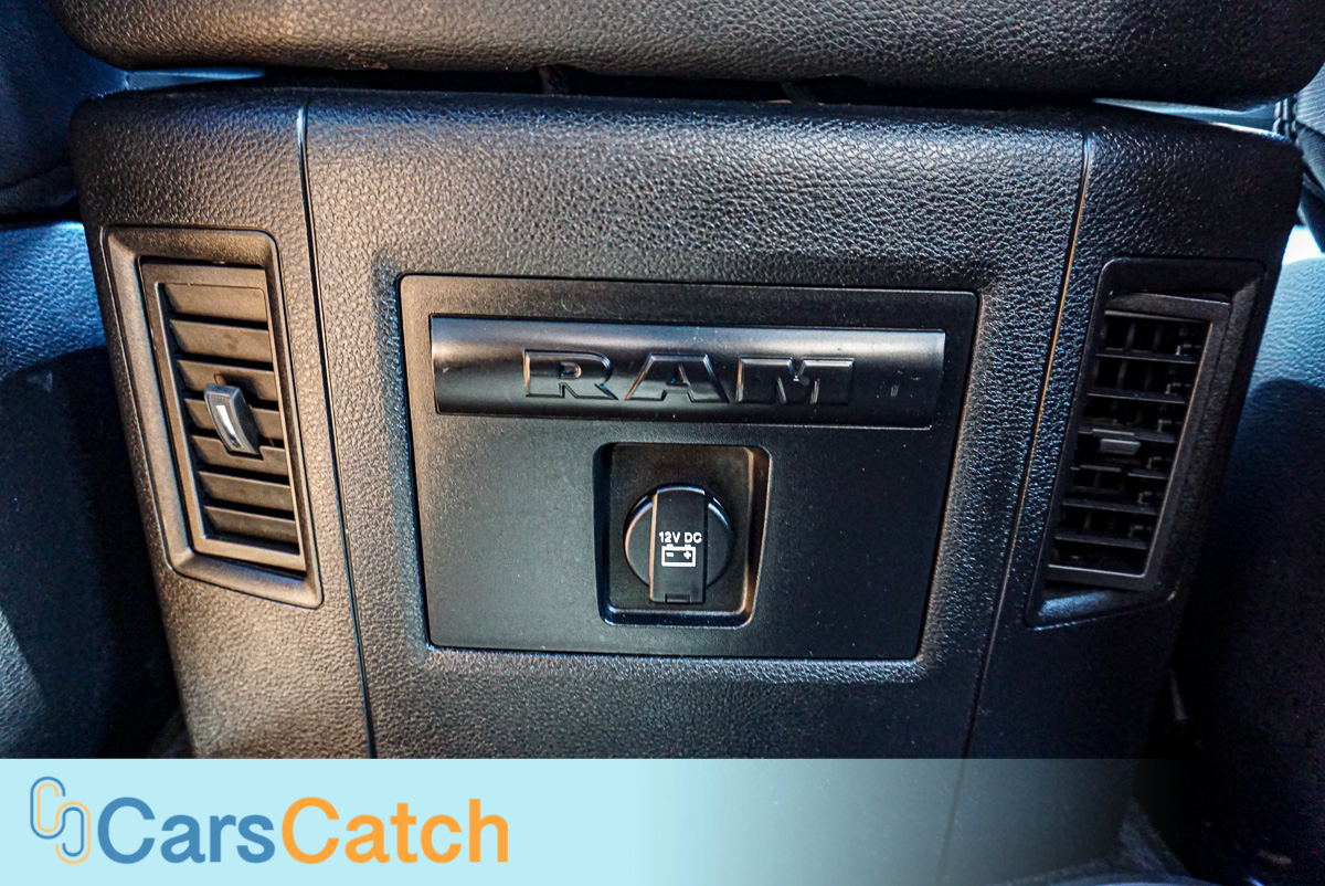 CARSCATCH - Used vehicle - Truck RAM 1500 2018