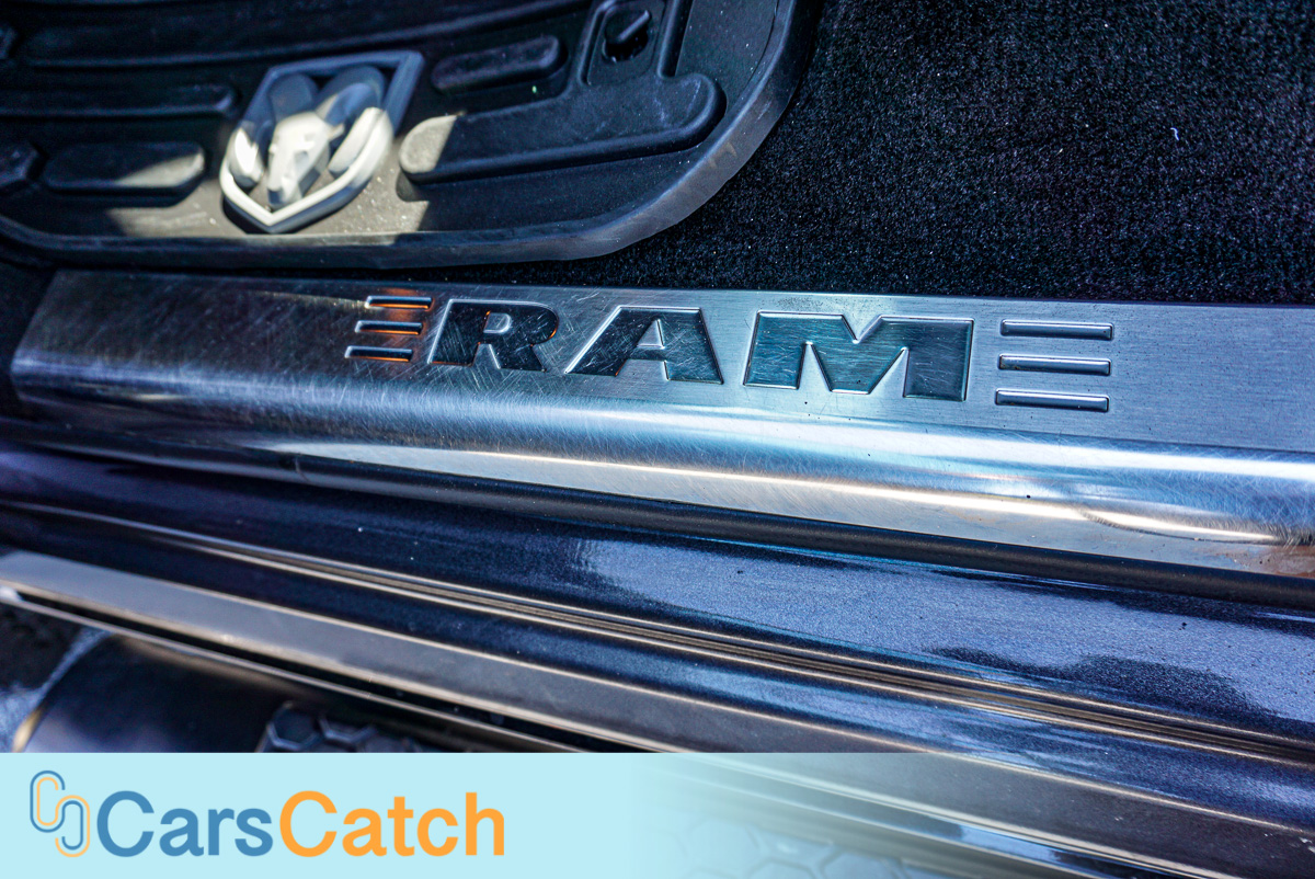 CARSCATCH - Used vehicle - Truck RAM 1500 2018