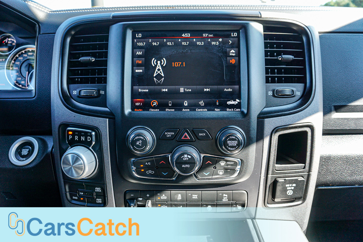 CARSCATCH - Used vehicle - Truck RAM 1500 2018