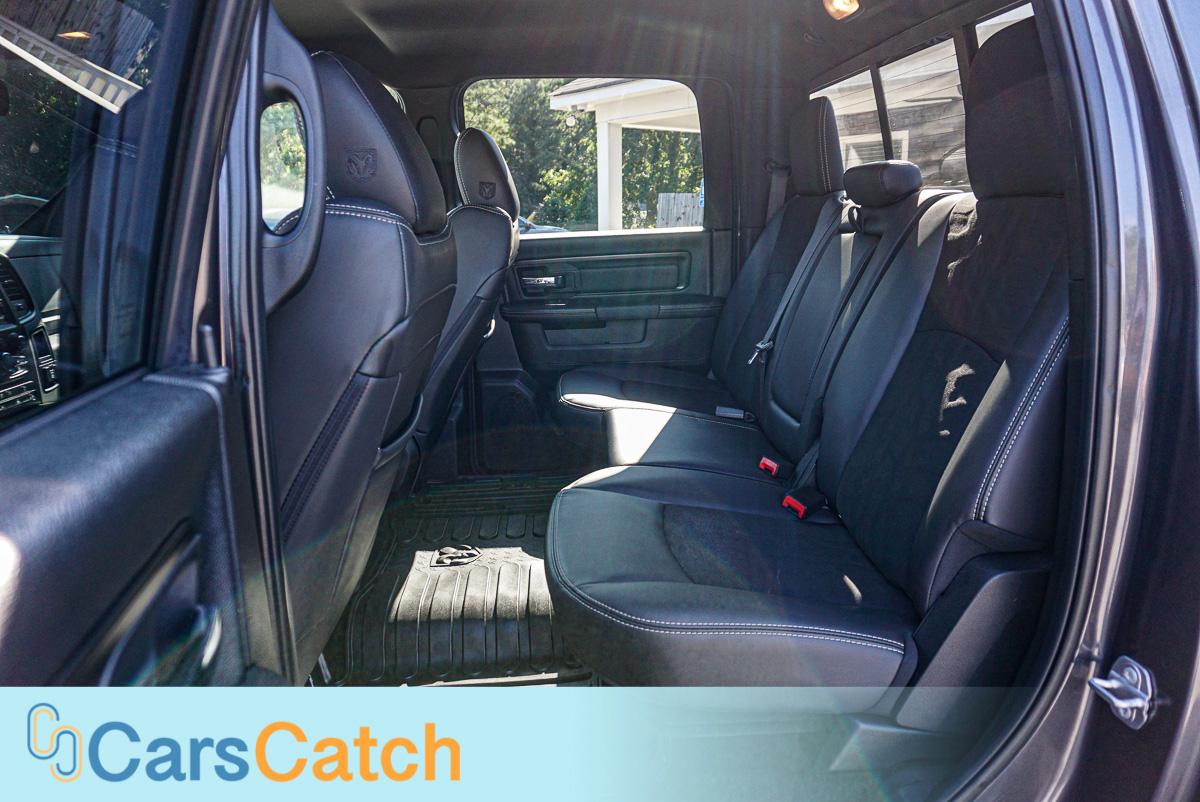 CARSCATCH - Used vehicle - Truck RAM 1500 2018