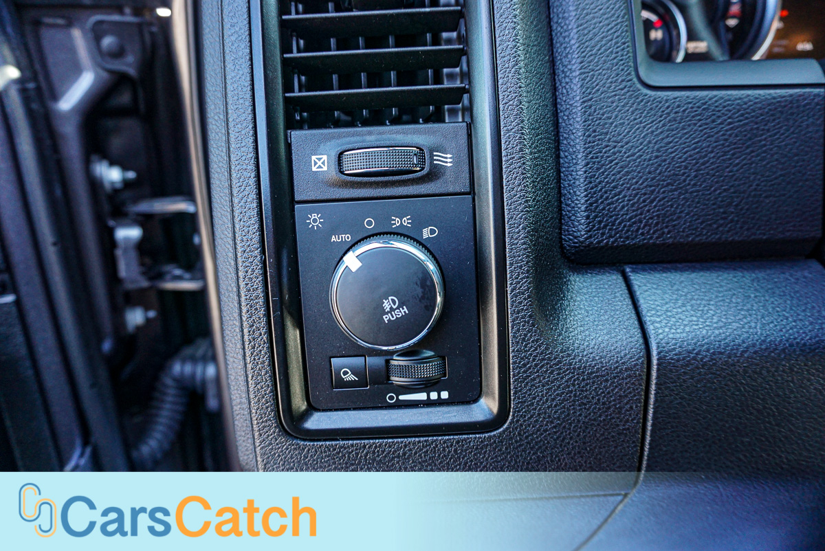 CARSCATCH - Used vehicle - Truck RAM 1500 2018