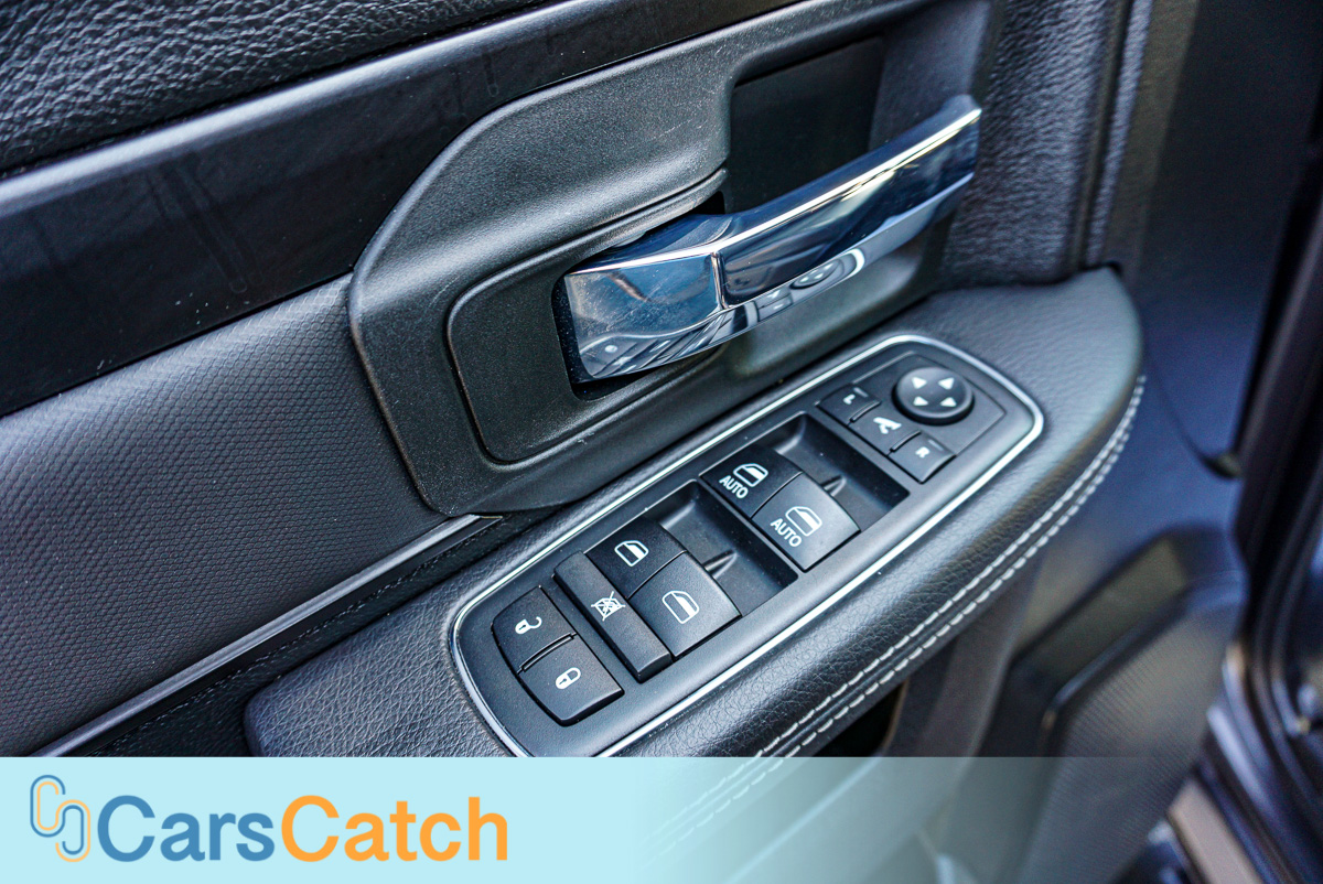 CARSCATCH - Used vehicle - Truck RAM 1500 2018