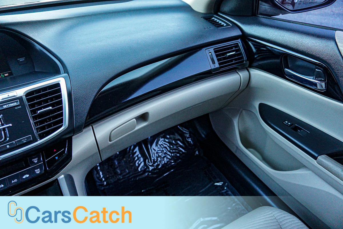 CARSCATCH - Used vehicle - Sedan HONDA ACCORD 2016