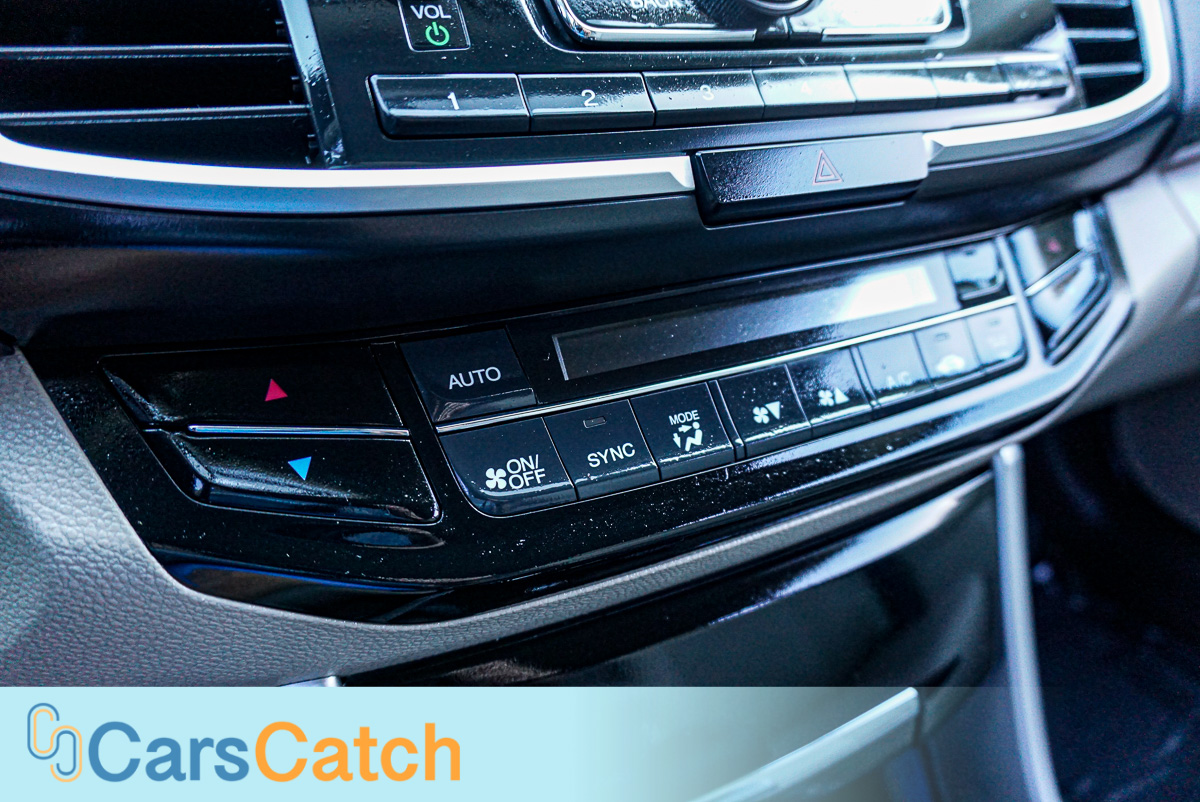 CARSCATCH - Used vehicle - Sedan HONDA ACCORD 2016