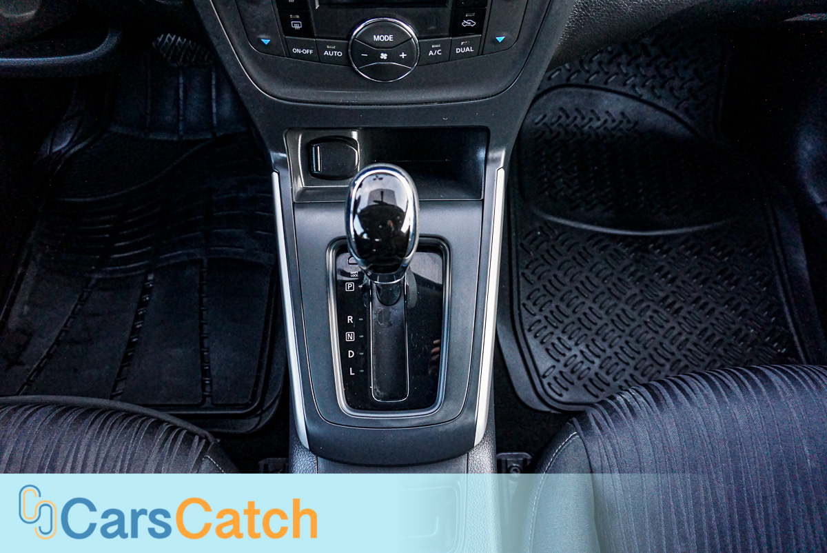 CARSCATCH - Used vehicle - Sedan NISSAN SENTRA 2019