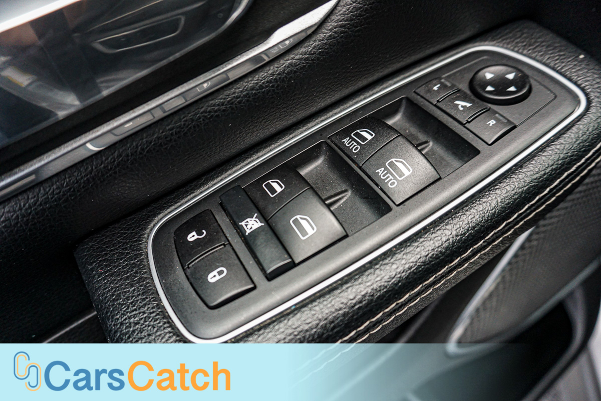 CARSCATCH - Used vehicle - Truck RAM 1500 2020