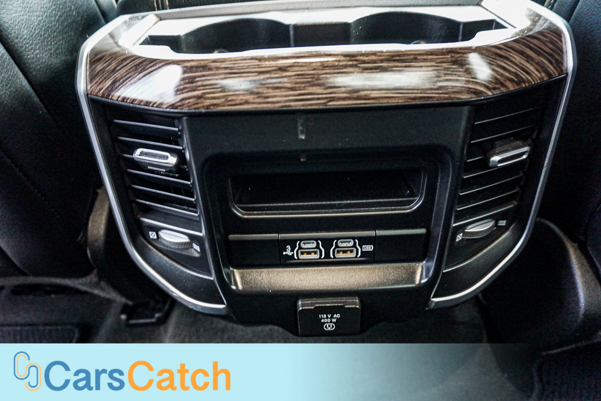 CARSCATCH - Used vehicle - Truck RAM 1500 2020