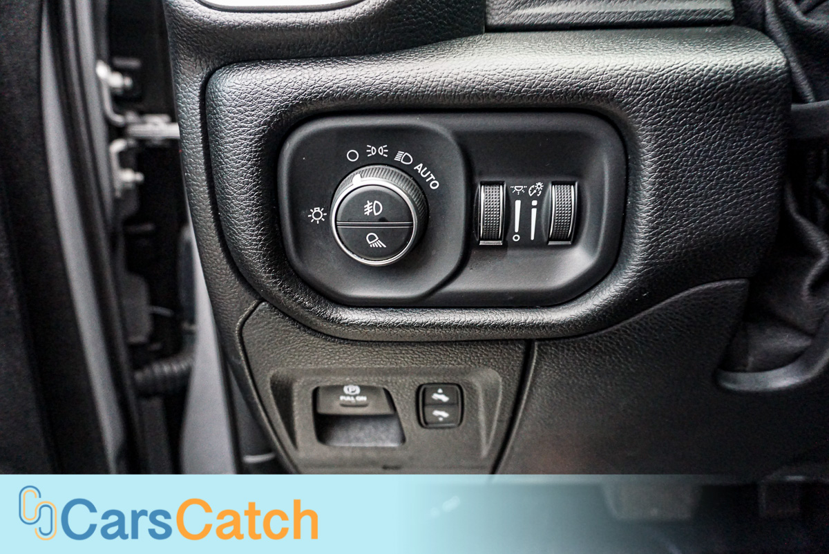 CARSCATCH - Used vehicle - Truck RAM 1500 2020