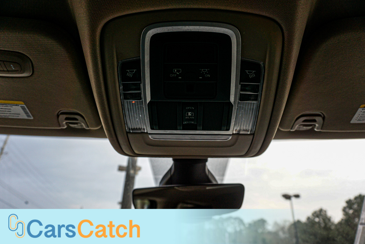 CARSCATCH - Used vehicle - Truck RAM 1500 2020