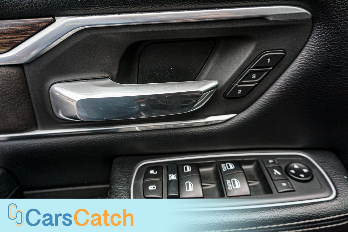 CARSCATCH - Used vehicle - Truck RAM 1500 2020