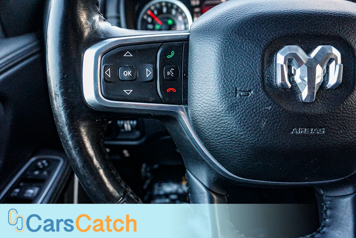 CARSCATCH - Used vehicle - Truck RAM 1500 2020