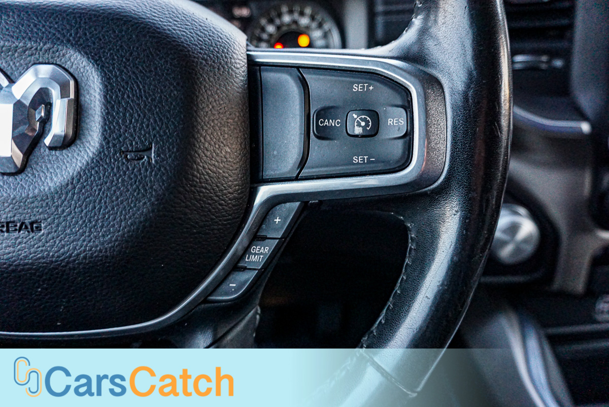 CARSCATCH - Used vehicle - Truck RAM 1500 2020