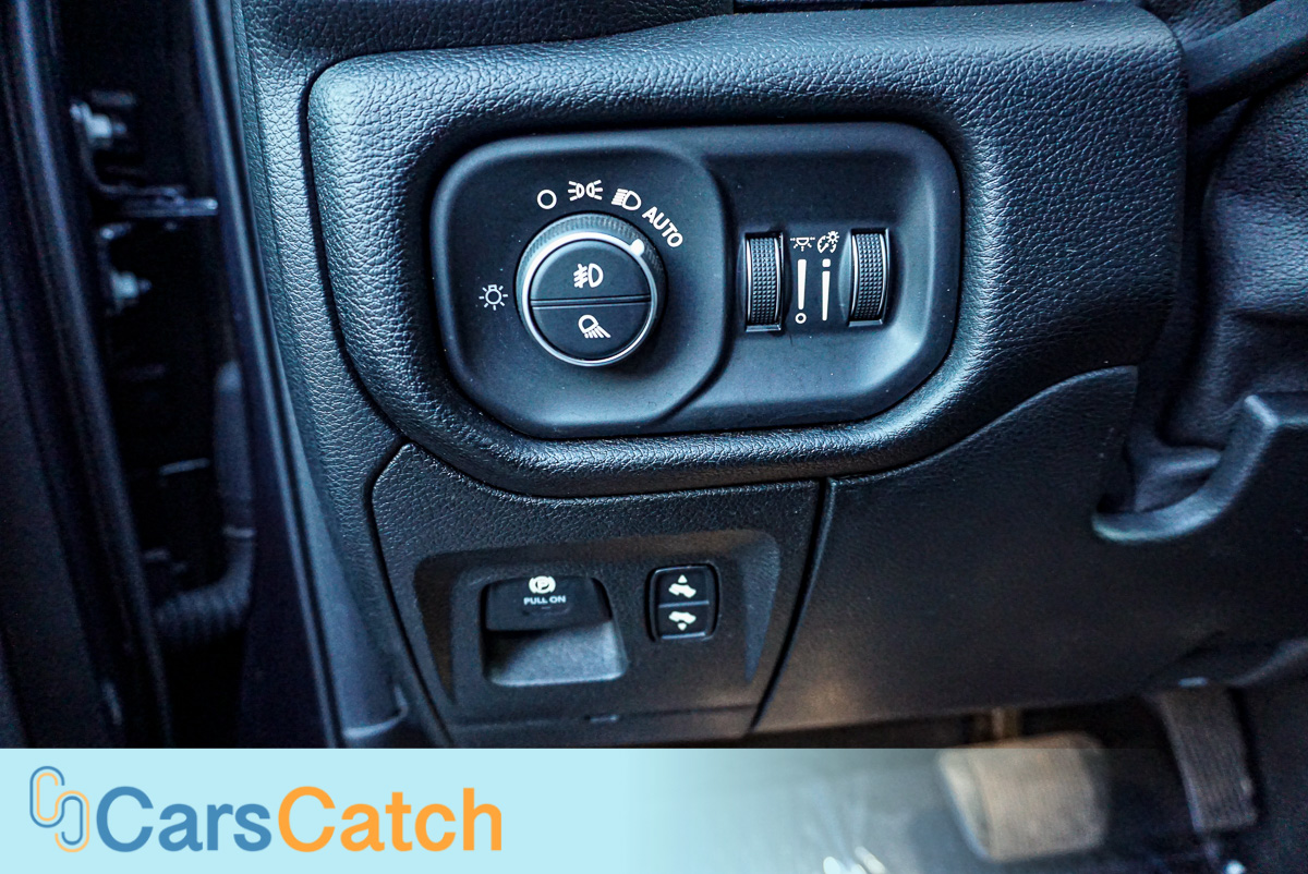 CARSCATCH - Used vehicle - Truck RAM 1500 2020