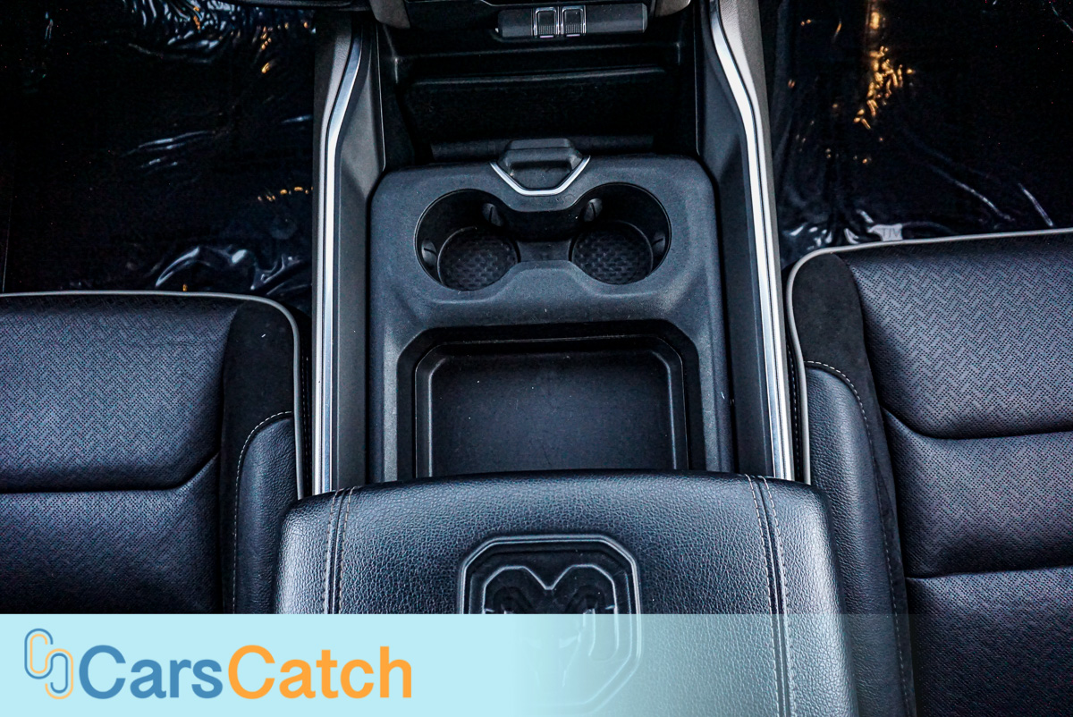 CARSCATCH - Used vehicle - Truck RAM 1500 2020