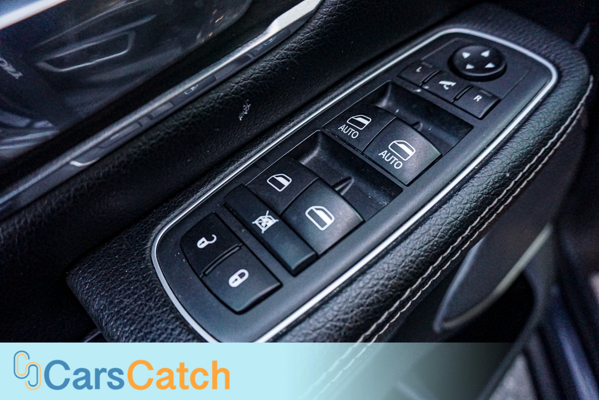 CARSCATCH - Used vehicle - Truck RAM 1500 2020