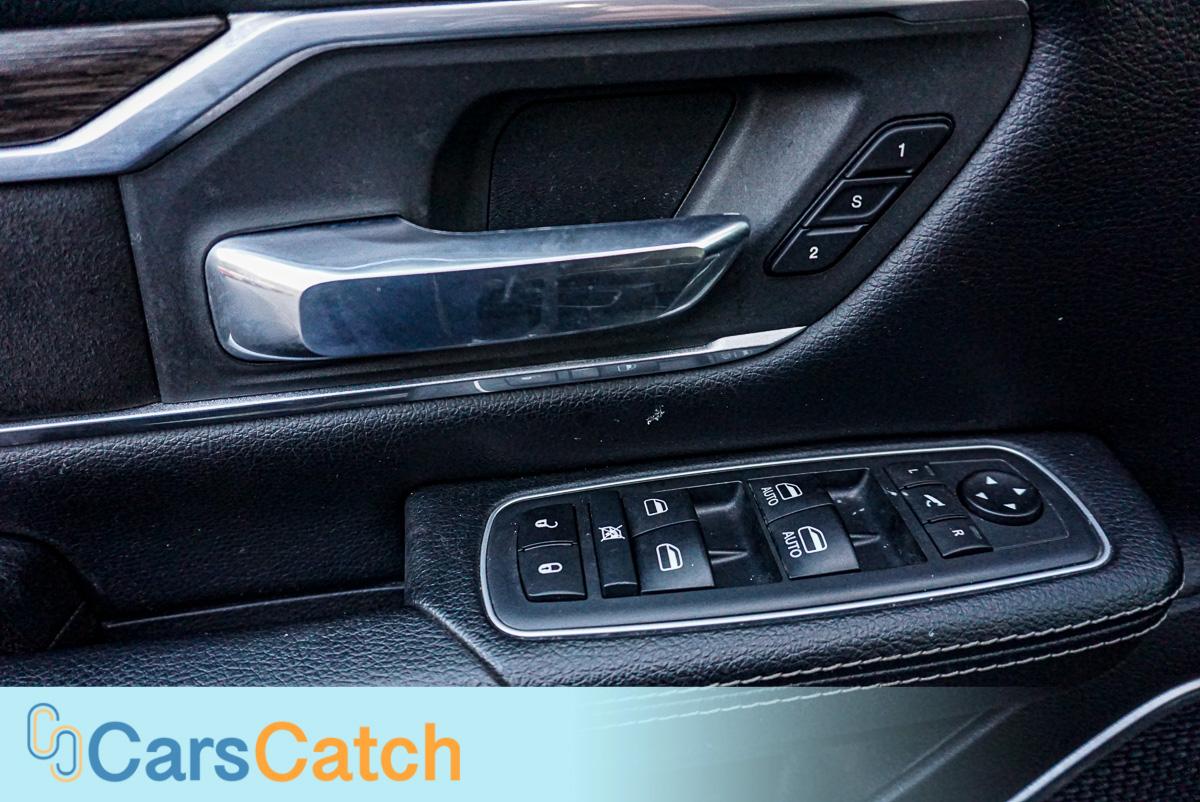 CARSCATCH - Used vehicle - Truck RAM 1500 2020