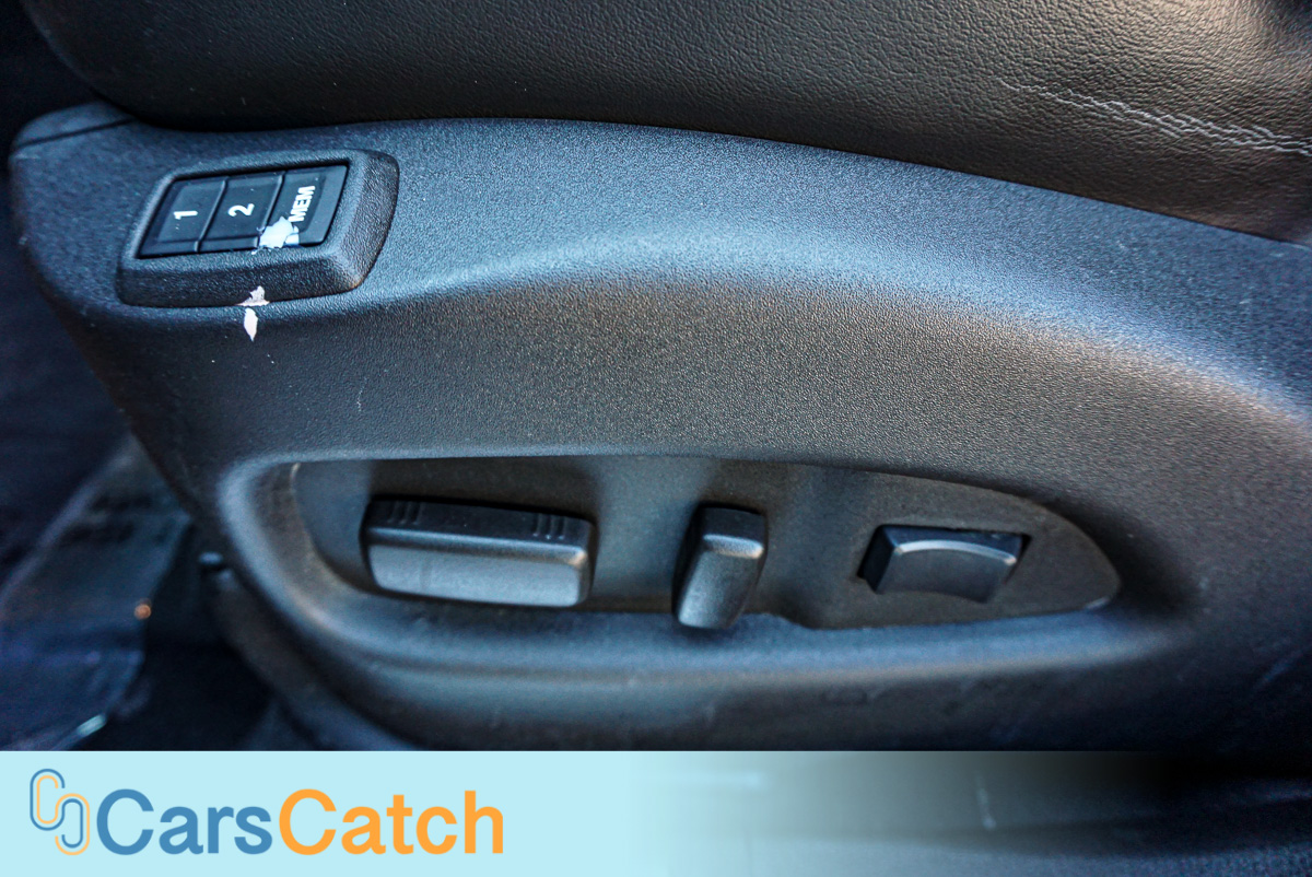 CARSCATCH - Used vehicle - SUV CADILLAC SRX 2013