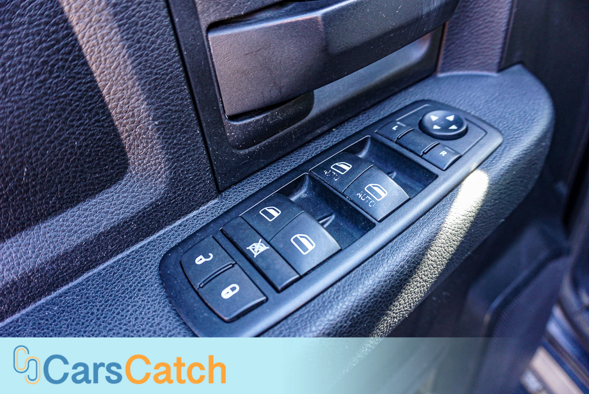 CARSCATCH - Used vehicle - Truck RAM 1500 2015