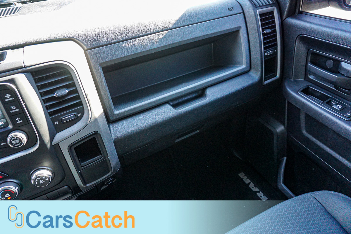 CARSCATCH - Used vehicle - Truck RAM 1500 2015