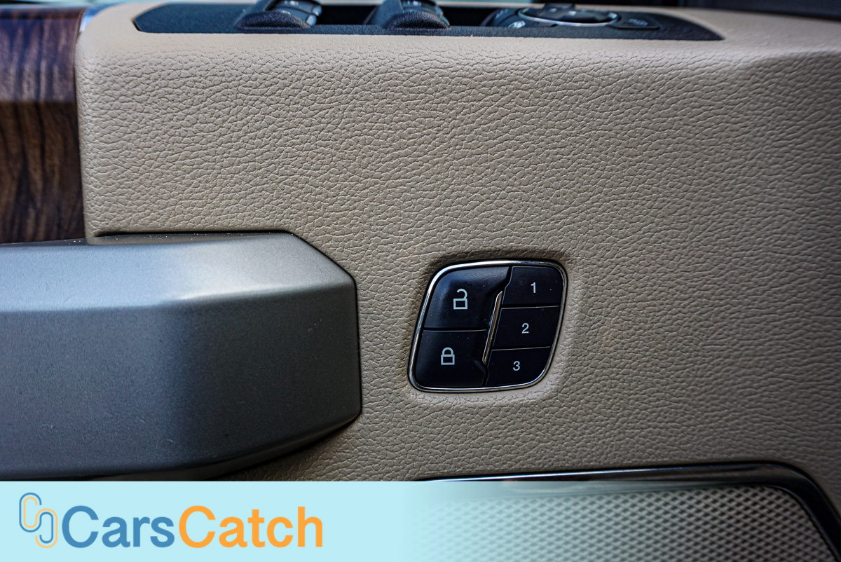 CARSCATCH - Used vehicle - Truck FORD F-150 2018