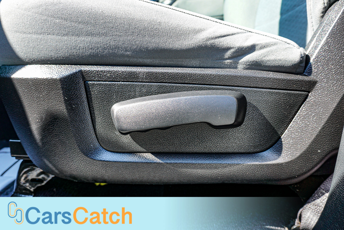 CARSCATCH - Used vehicle - Truck RAM 1500 2017