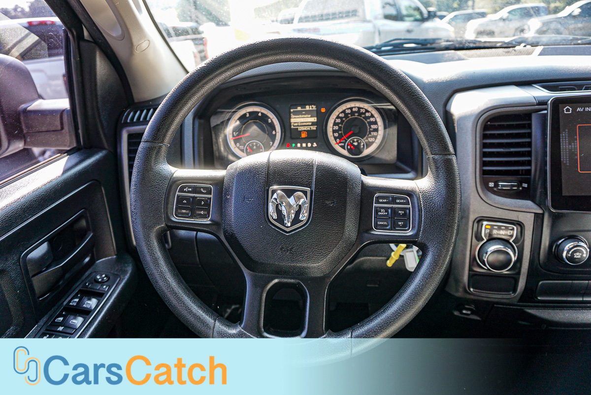 CARSCATCH - Used vehicle - Truck RAM 1500 2017