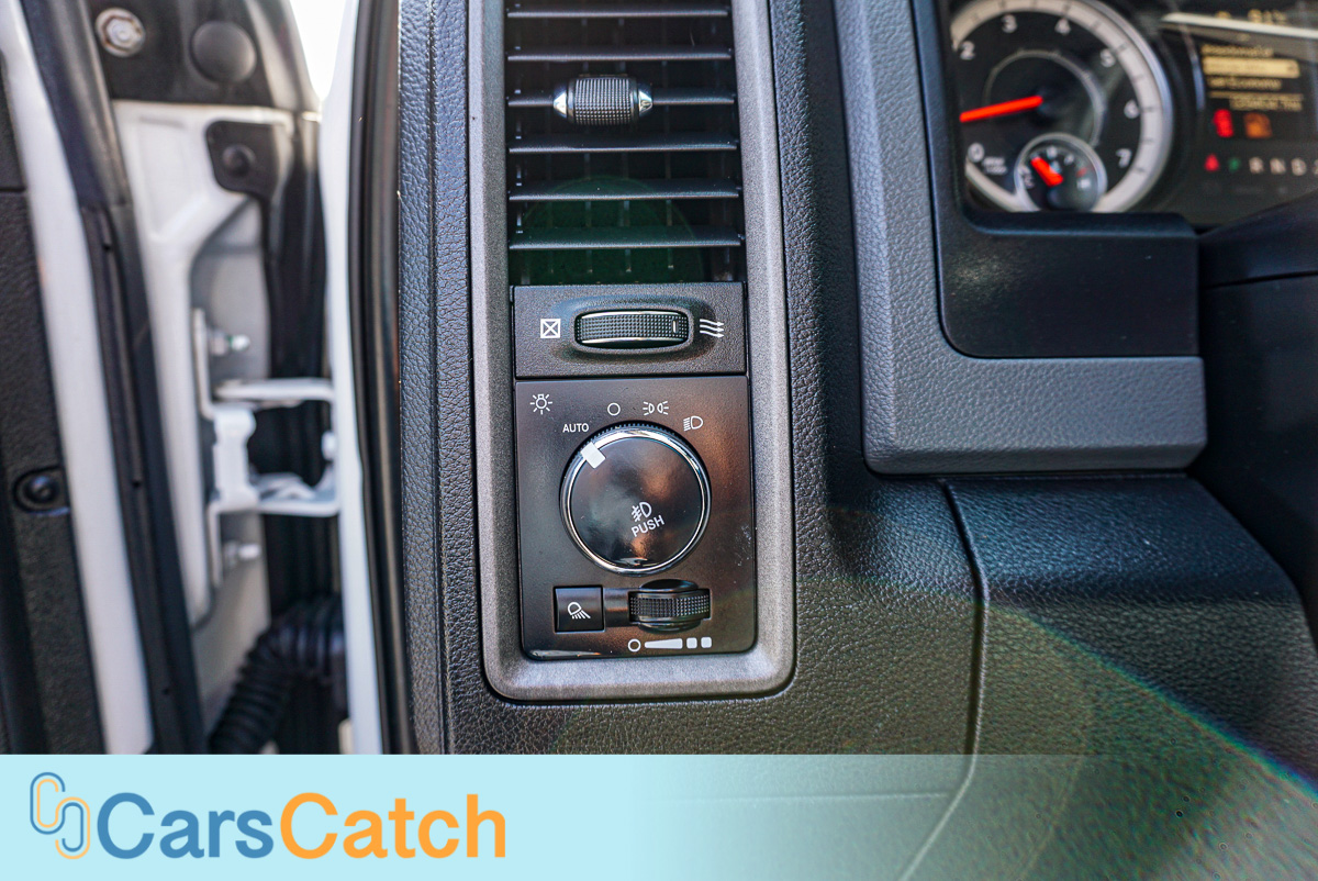 CARSCATCH - Used vehicle - Truck RAM 1500 2017