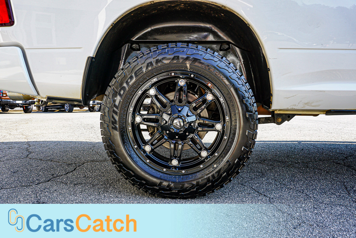 CARSCATCH - Used vehicle - Truck RAM 1500 2017