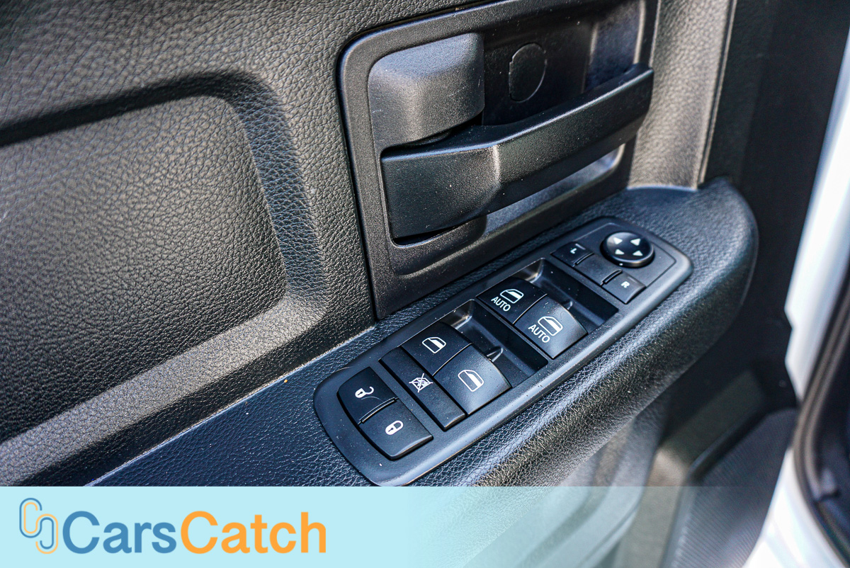 CARSCATCH - Used vehicle - Truck RAM 1500 2017